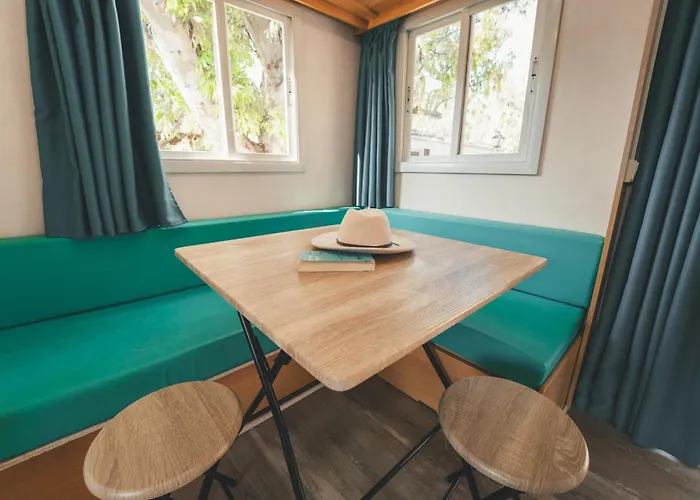 Holacamp Sant Salvador كوماروغا